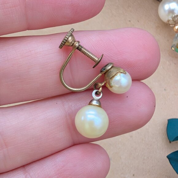 Vintage 1940's Pearl Bead Drop Earrings, Screw Back - Picture 4 of 4